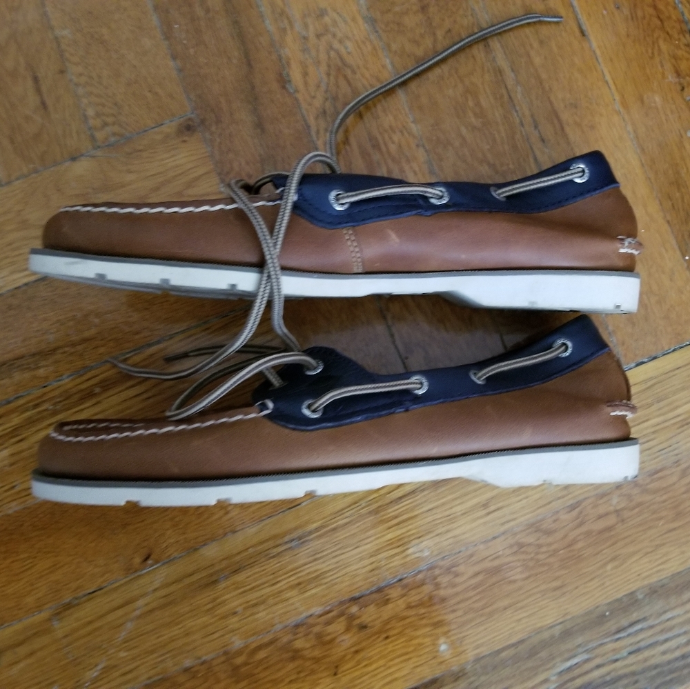 Shoes - Picture 2 of 4